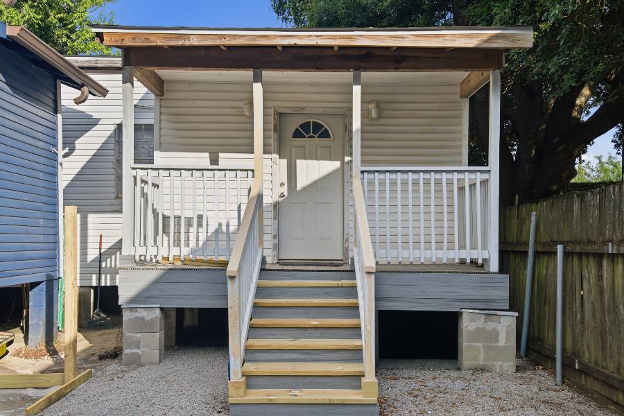 1710A S. Lopez Street, a furnished apartment with a covered front porch in Broadmoor, New Orleans